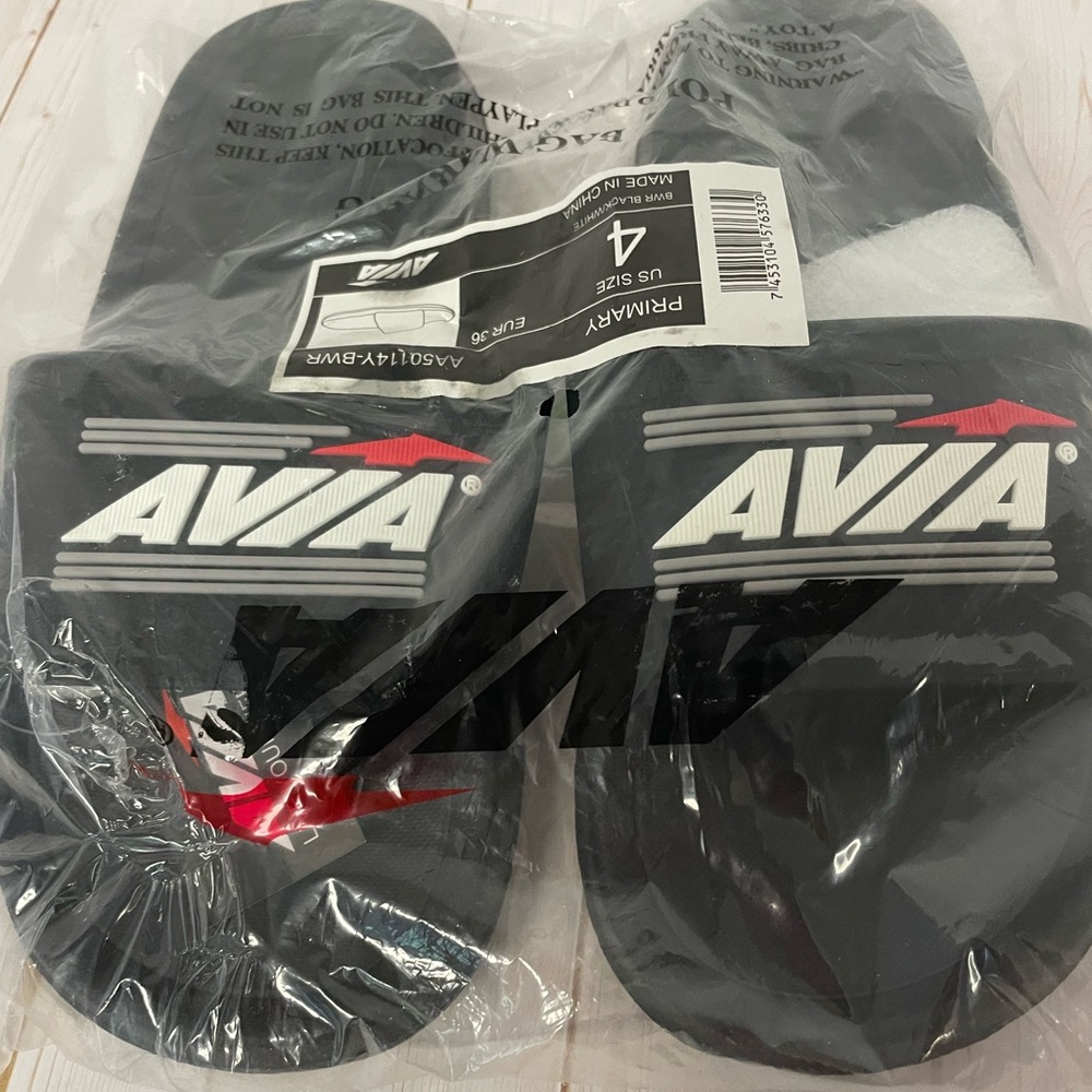 Avia Kids size 4 Slide Sandals NEW